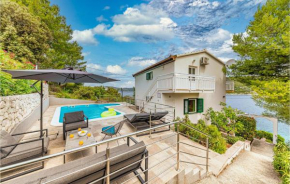 4 Bedroom Cozy Home In Drvenik Veliki
